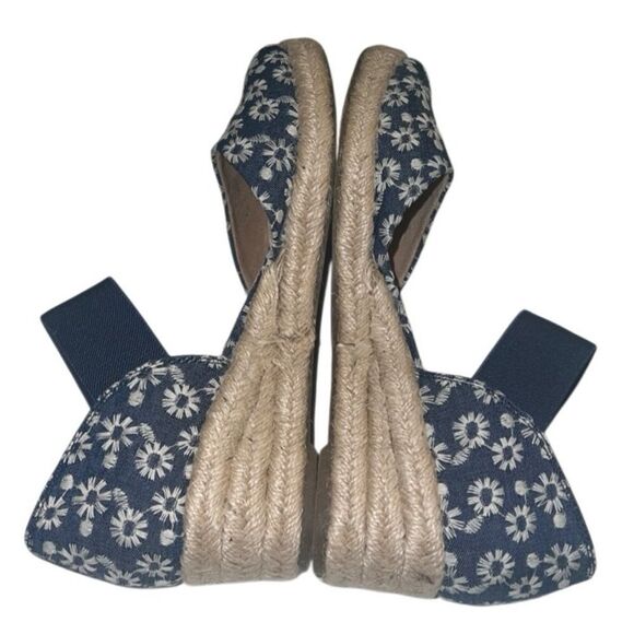 Life Stride Kaylee Blue and White Daisy Denim Espadrille Wedges Size 9.5 NIB - Picture 3 of 10